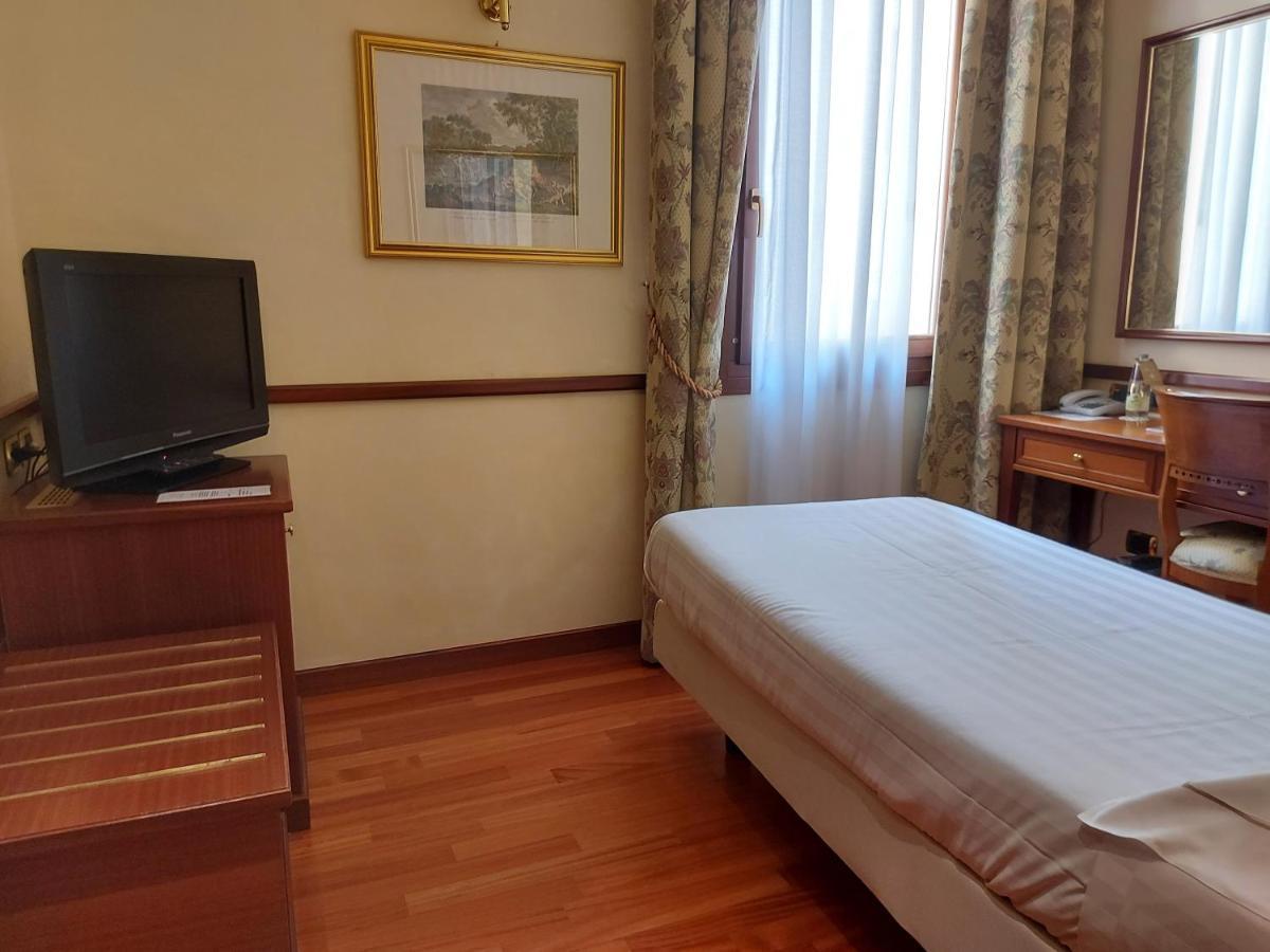 Phi Hotel Dei Medaglioni Correggio Exterior photo