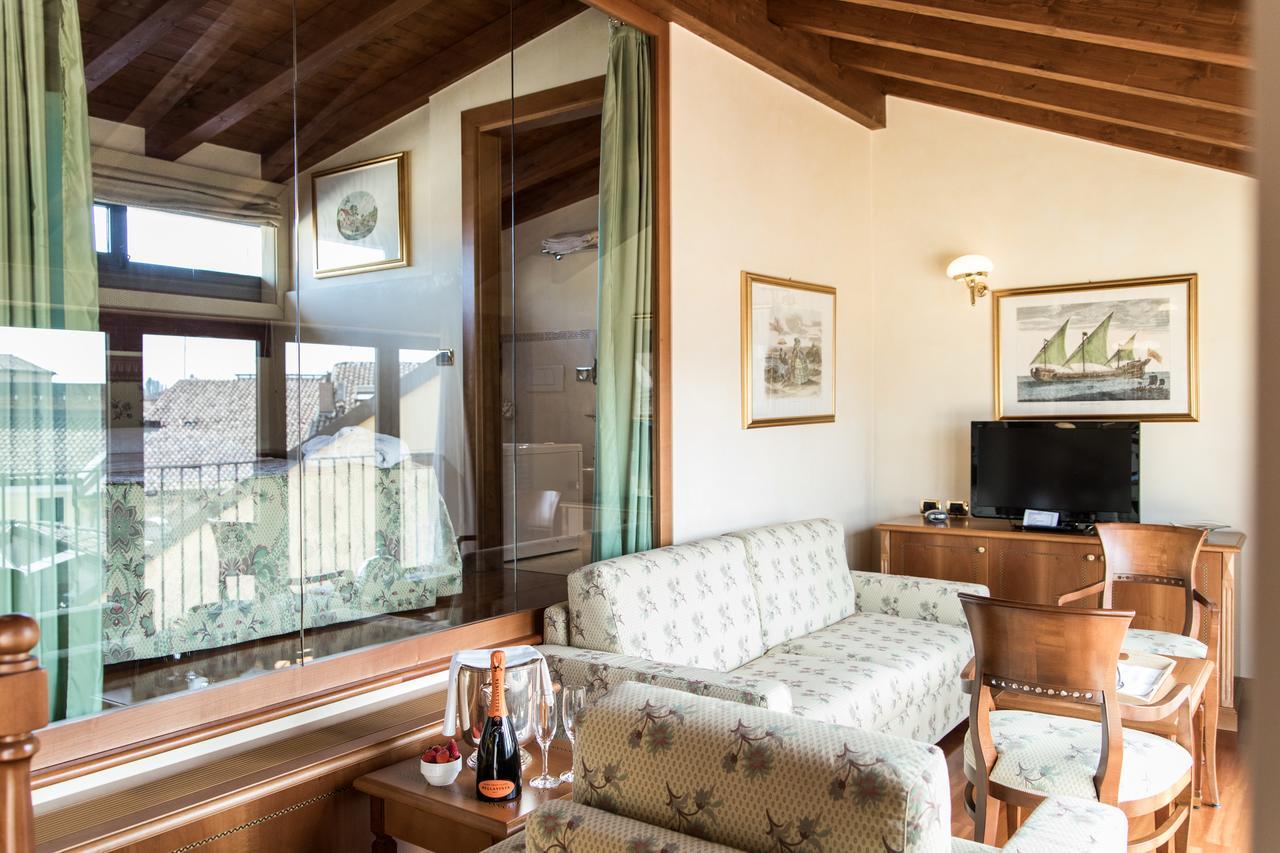 Phi Hotel Dei Medaglioni Correggio Exterior photo