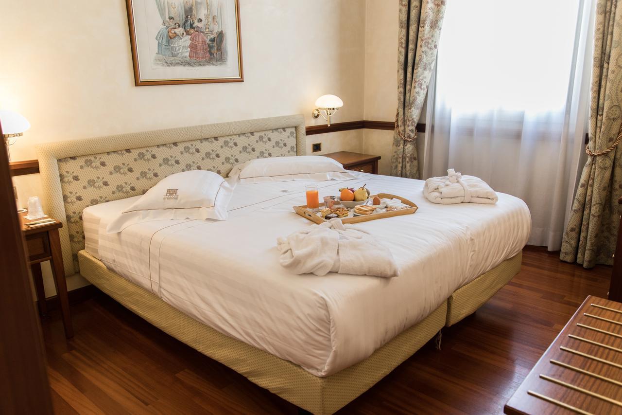 Phi Hotel Dei Medaglioni Correggio Exterior photo