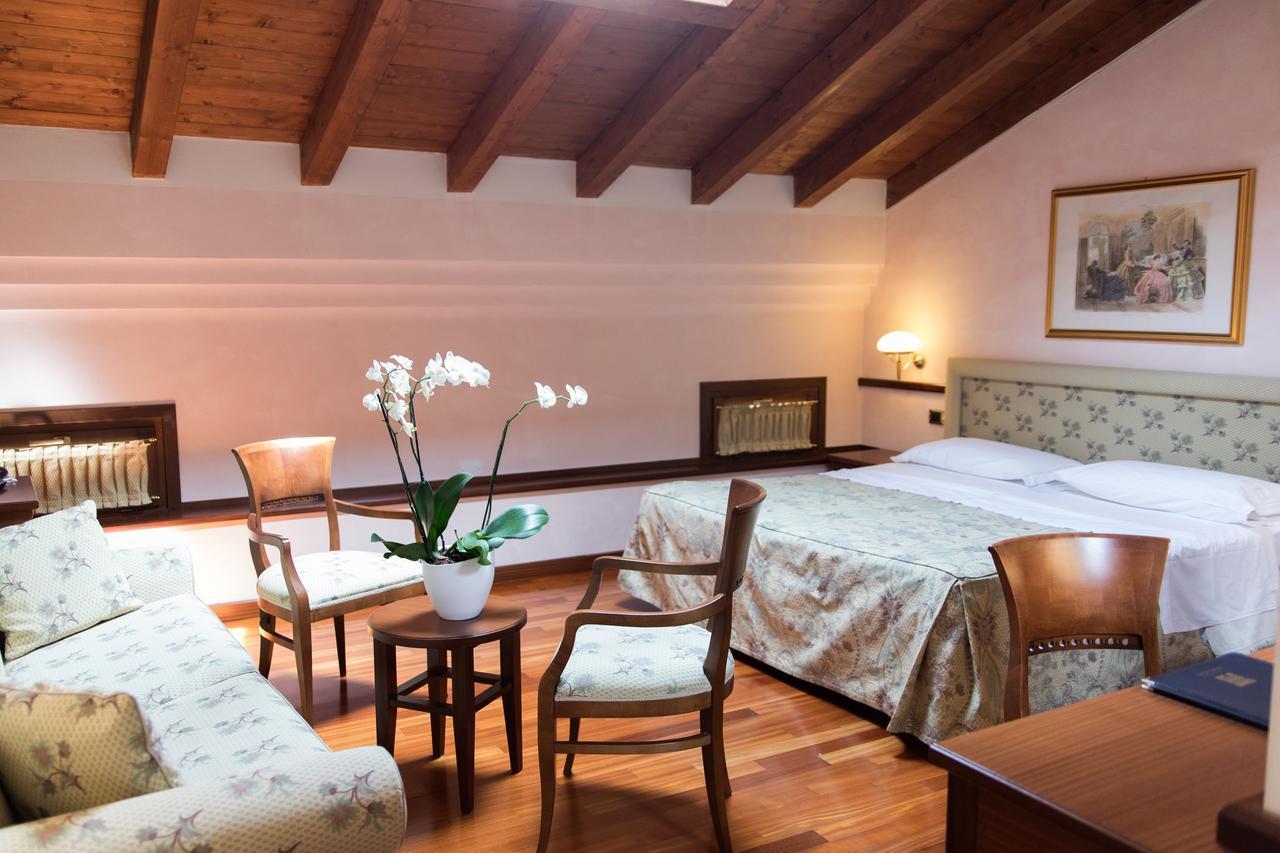 Phi Hotel Dei Medaglioni Correggio Exterior photo