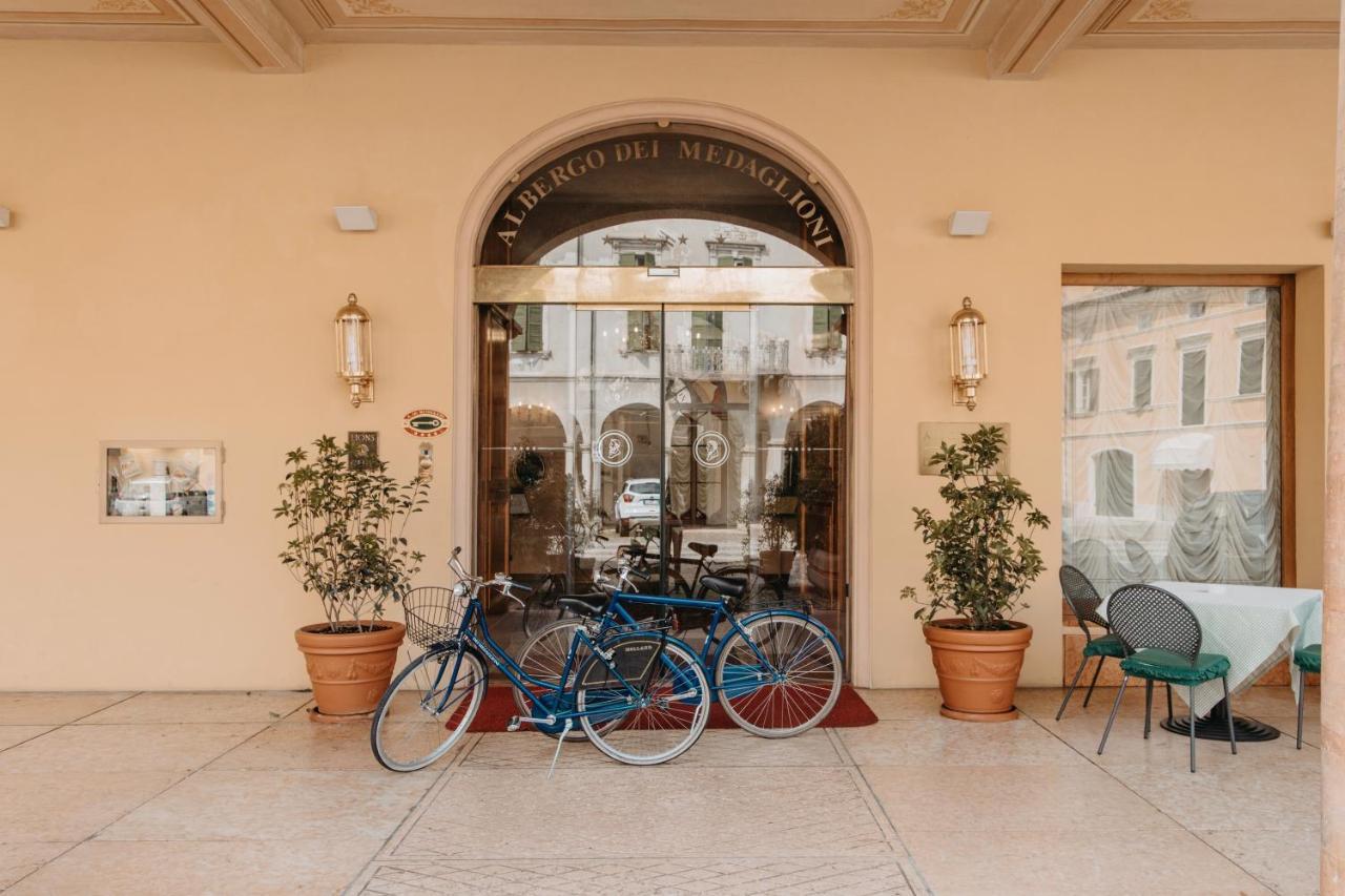 Phi Hotel Dei Medaglioni Correggio Exterior photo